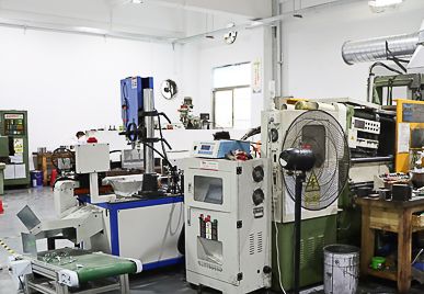 元景工藝品-壓鑄機(jī)