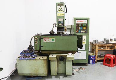 元景工藝品-火花機(jī)