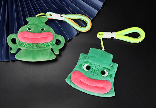 旅游紀(jì)念品毛絨耳機(jī)包掛件定制